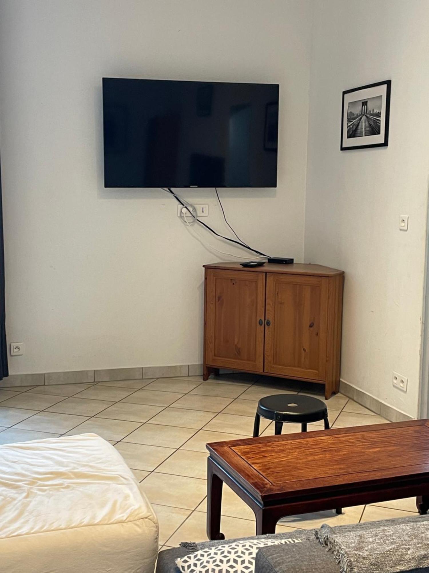 Grand T2 Sur Cour Apartment Aufferville ภายนอก รูปภาพ