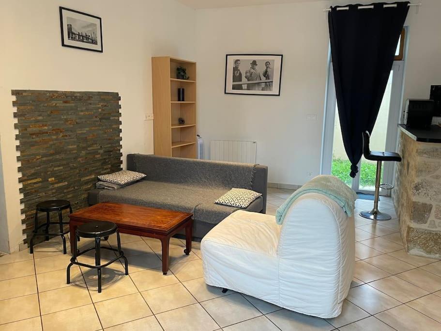 Grand T2 Sur Cour Apartment Aufferville ภายนอก รูปภาพ