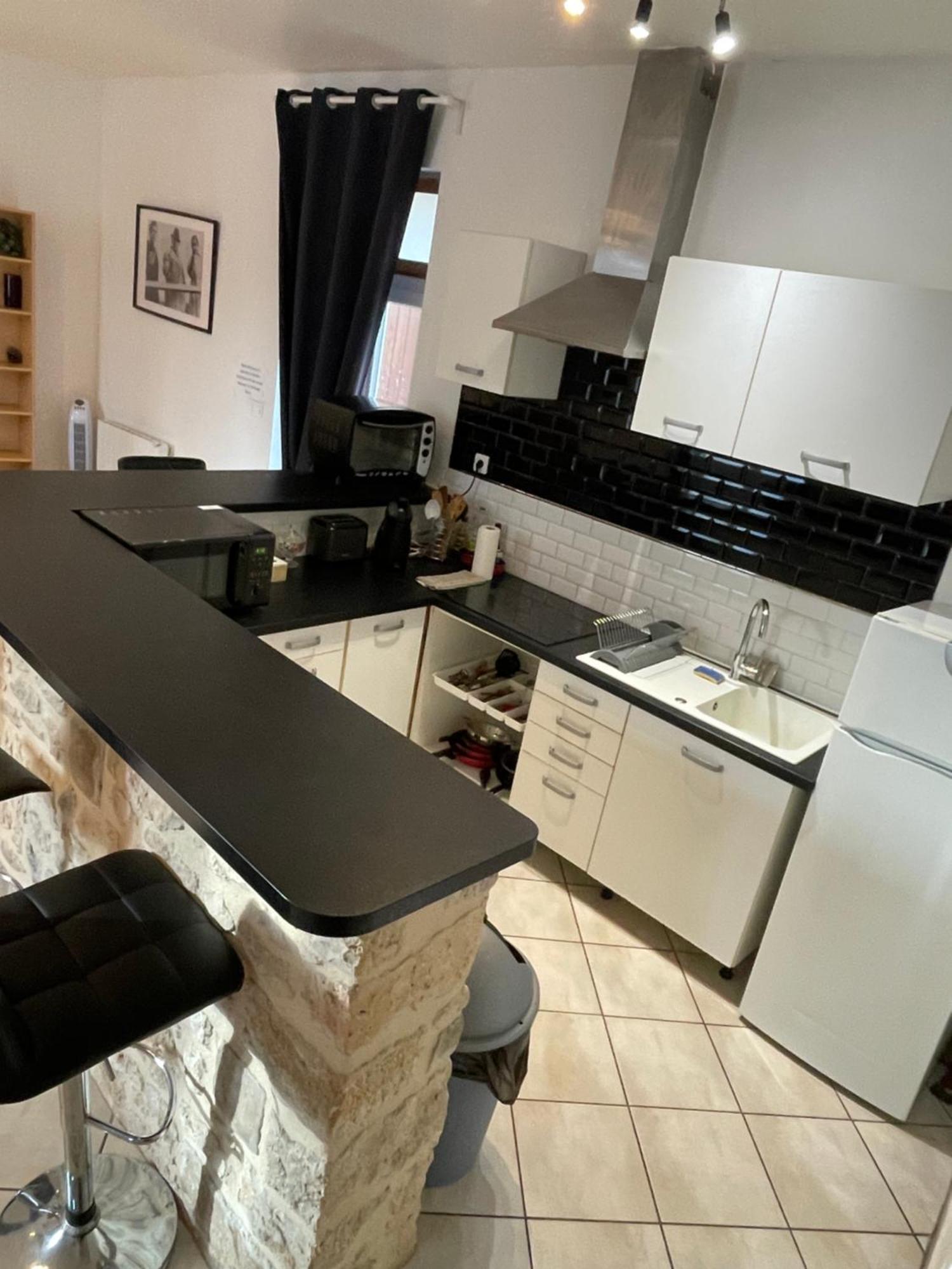 Grand T2 Sur Cour Apartment Aufferville ภายนอก รูปภาพ
